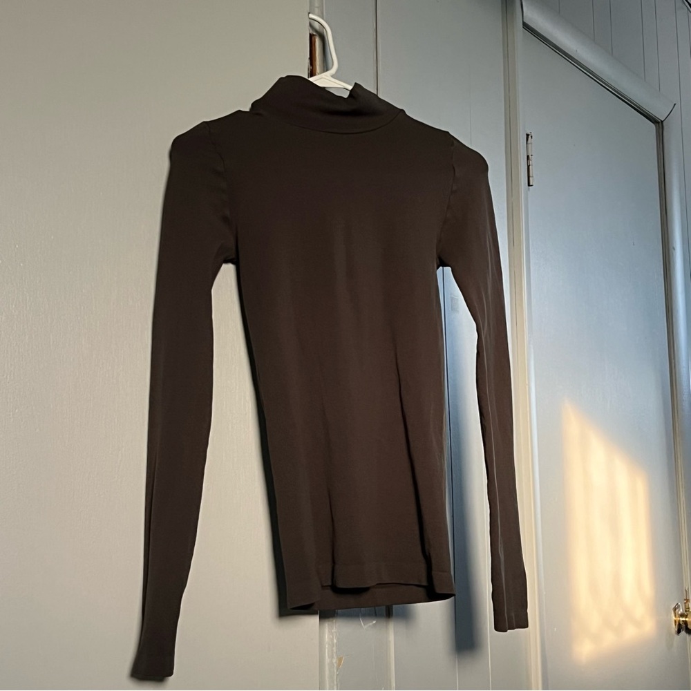 Dark grey spandex turtle neck long sleeve shirt